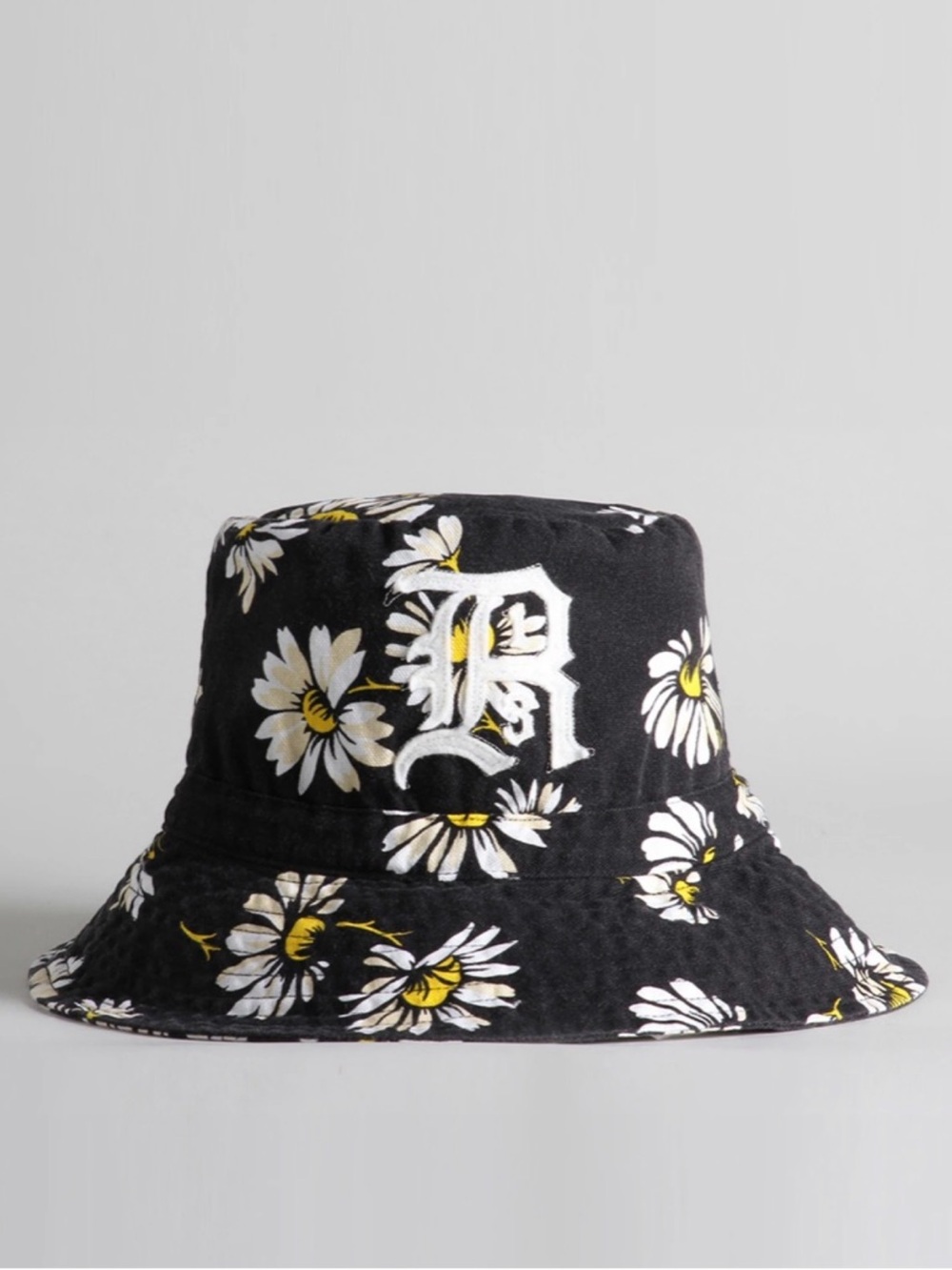R13 Bucket Hat